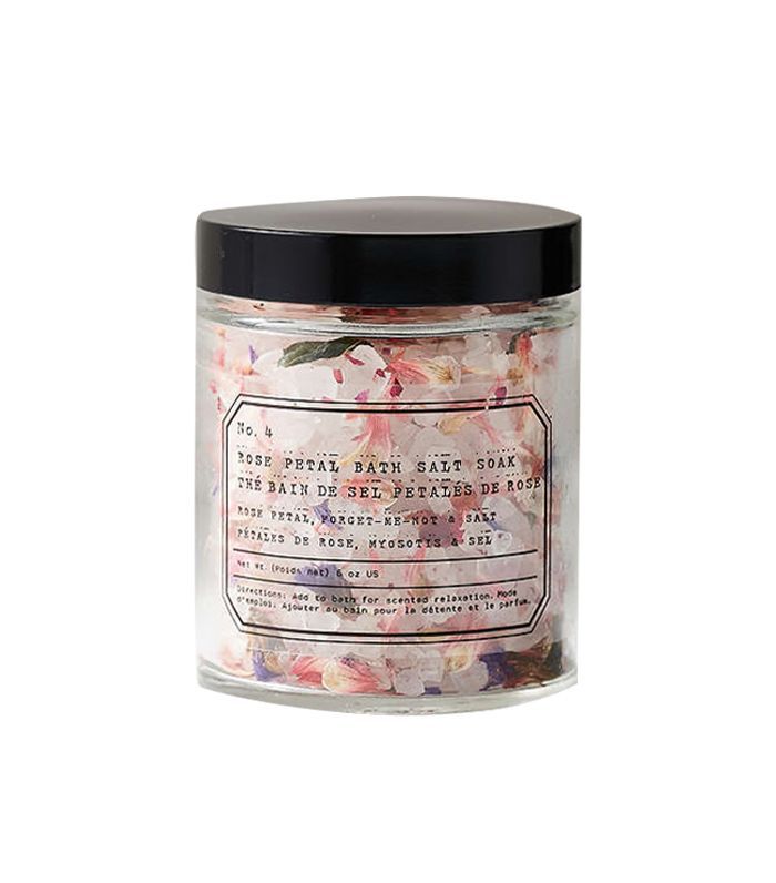 玫瑰花瓣沐浴盐浸泡 - 在Urban Outfitters的什锦码