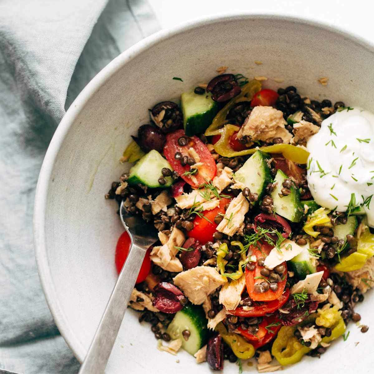 扁豆希腊沙拉与莳萝酱食谱