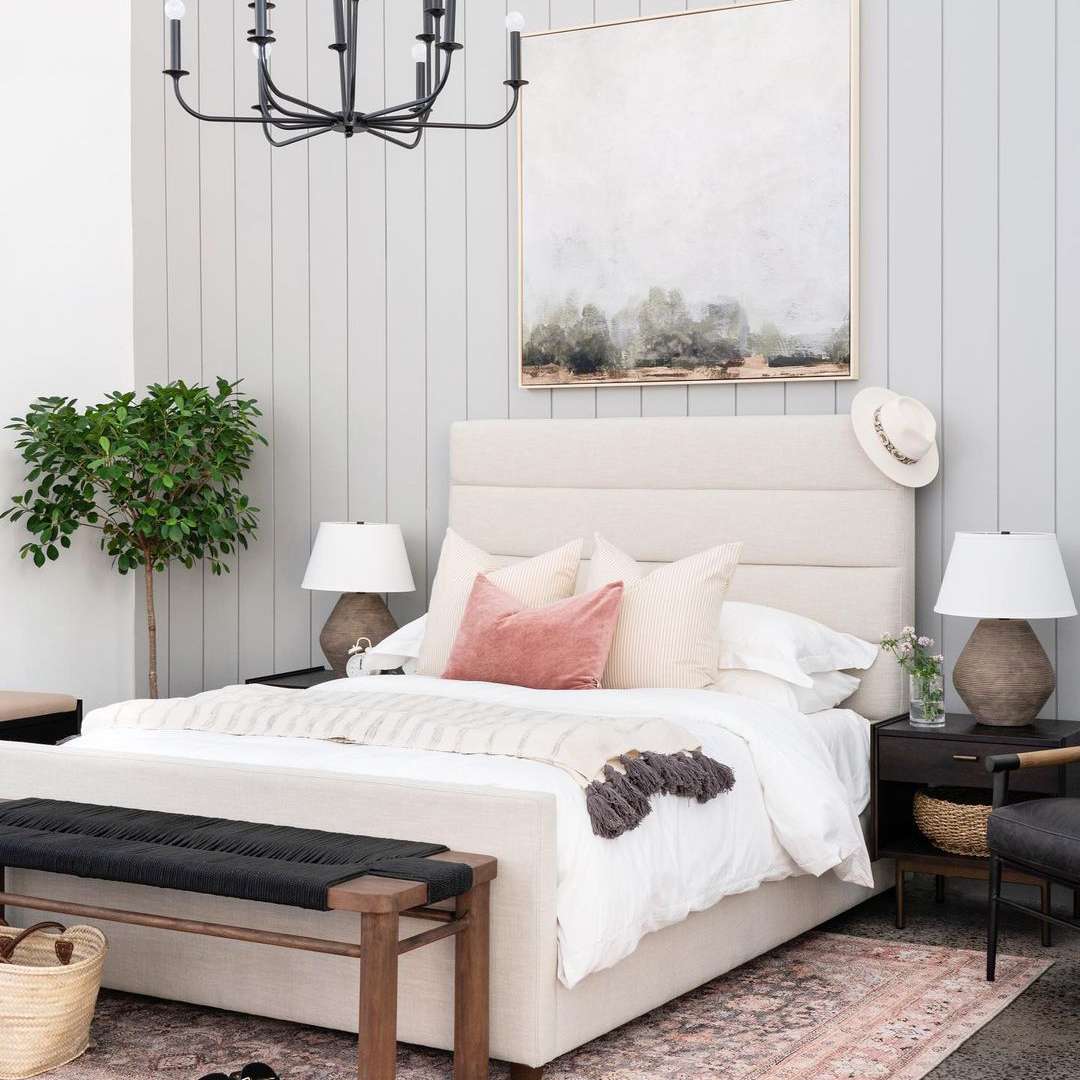 卧室，后面还印着大大的字