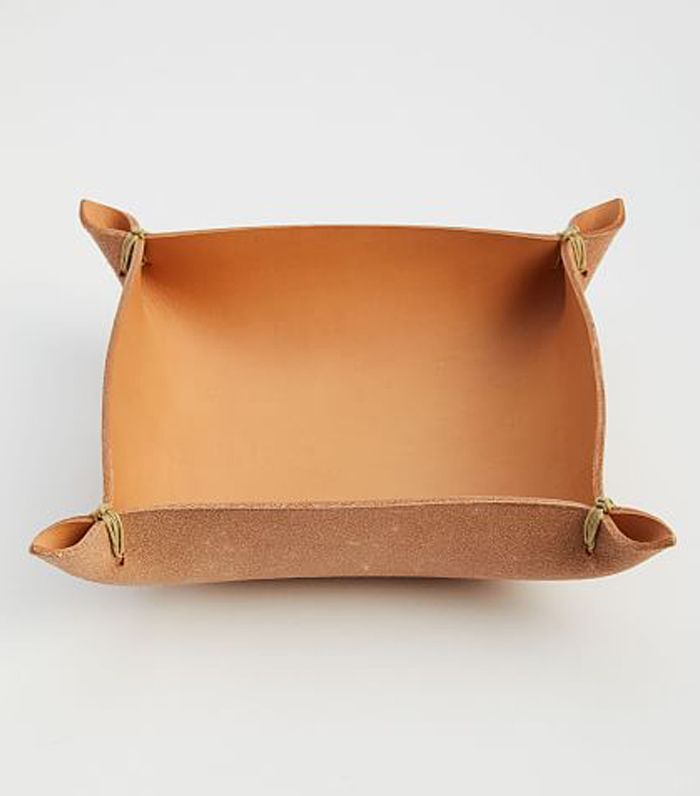 迈出了坚实的四角皮盒