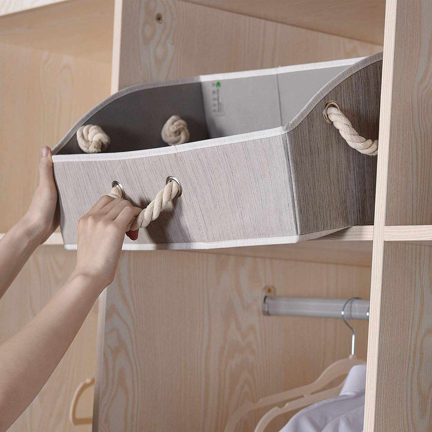 壁橱存储垃圾箱