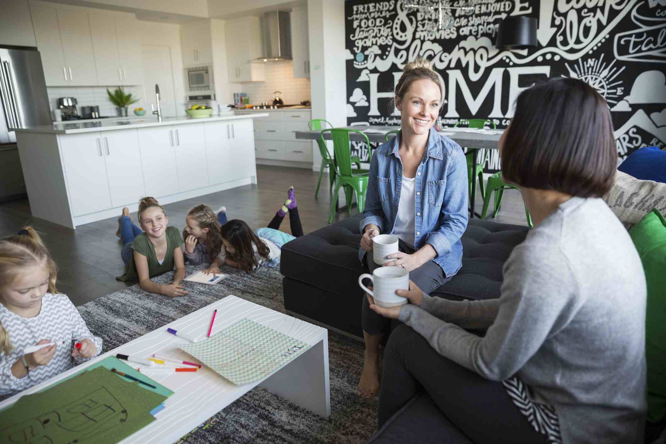 妈妈和孩子们玩