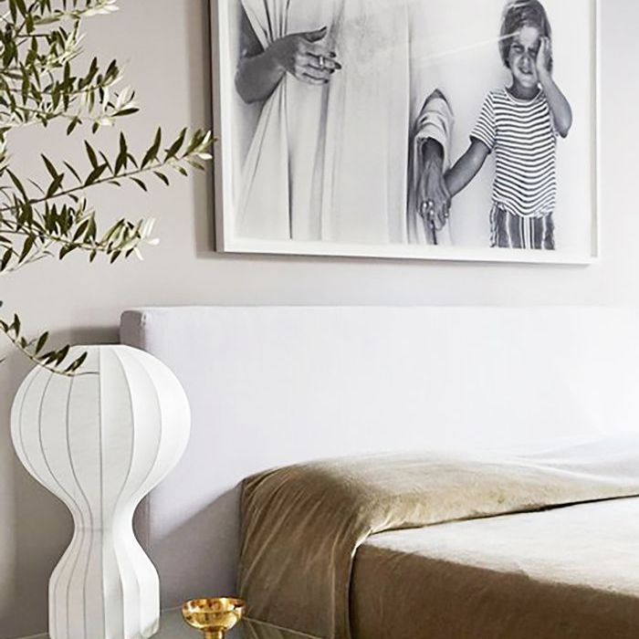 画出让房间看起来更大的颜色——浅灰褐色