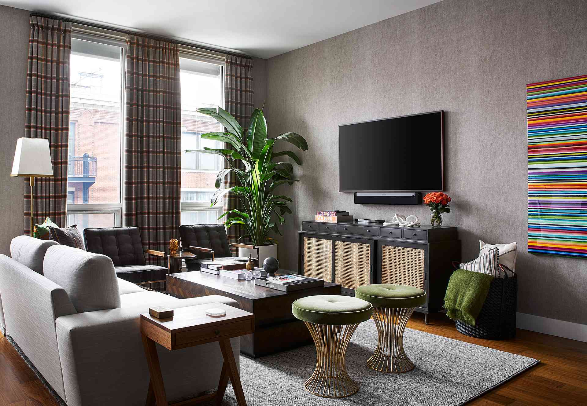 房间有灰色壁纸