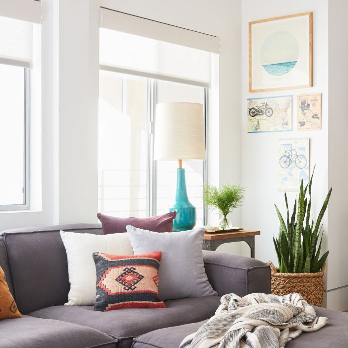 联排别墅的客房配有蓝色/灰色的沙发生活