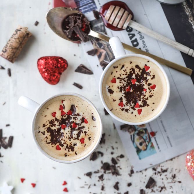 巧克力鸡尾酒，红色，心型。