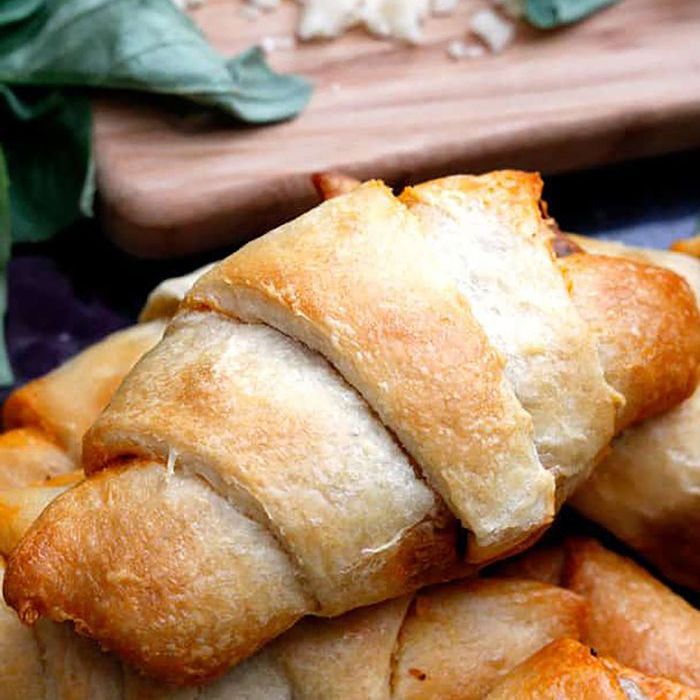 面包片马苏里拉新月