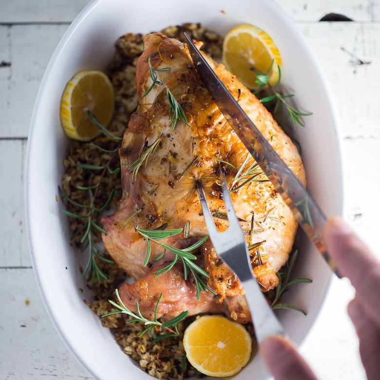 烤火鸡胸脯迷迭香，大蒜