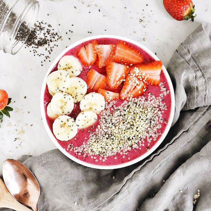 光感恩早餐理念 - 新陈代谢，提高草莓冰沙碗