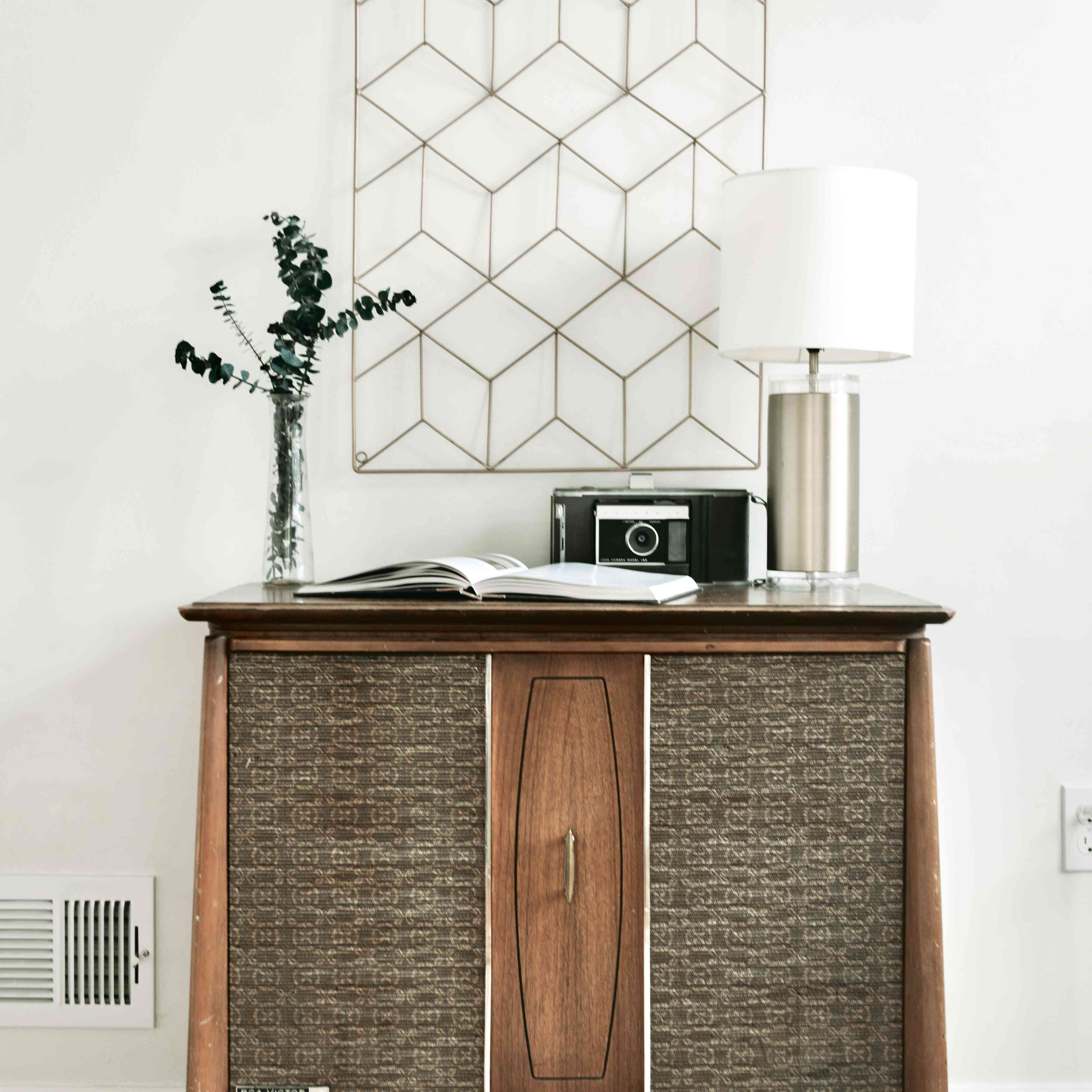 葡萄酒柜音箱在现代家居