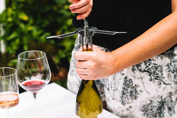 如何判断葡萄酒是否变质——打开一瓶葡萄酒