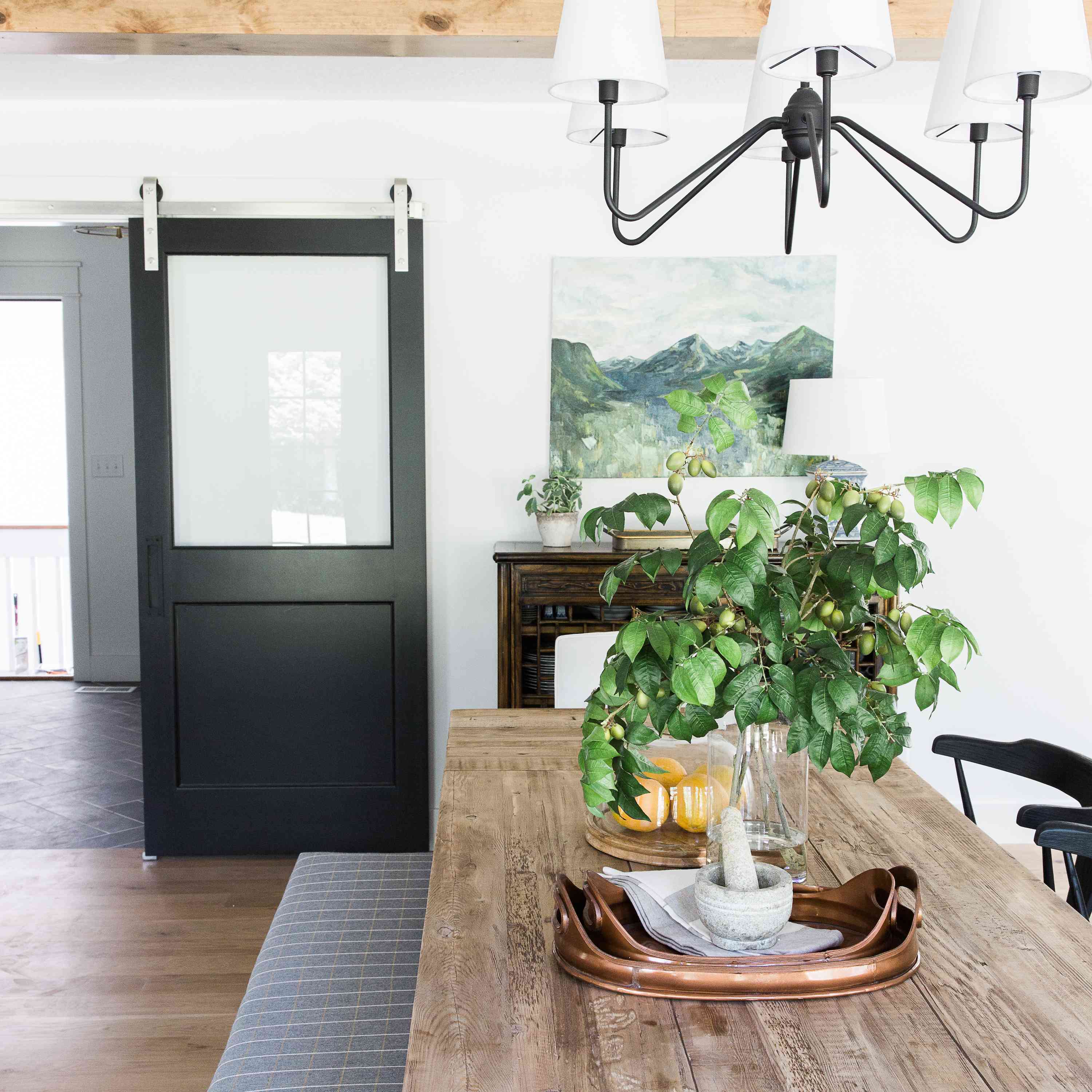 现代农舍用餐室概述。