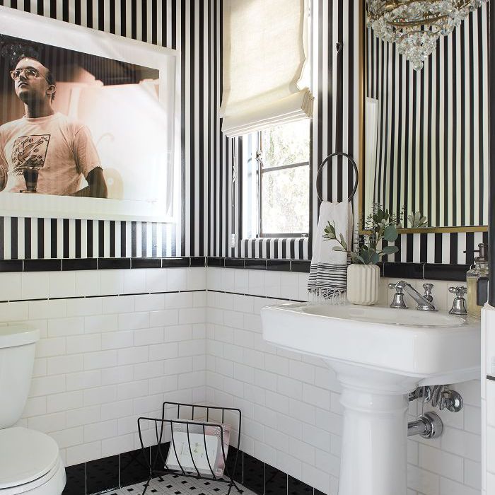 薛·米契尔，黑色和白色的浴室