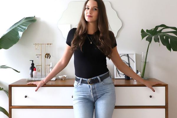 凯尔西·克拉克在她布鲁克林的公寓里