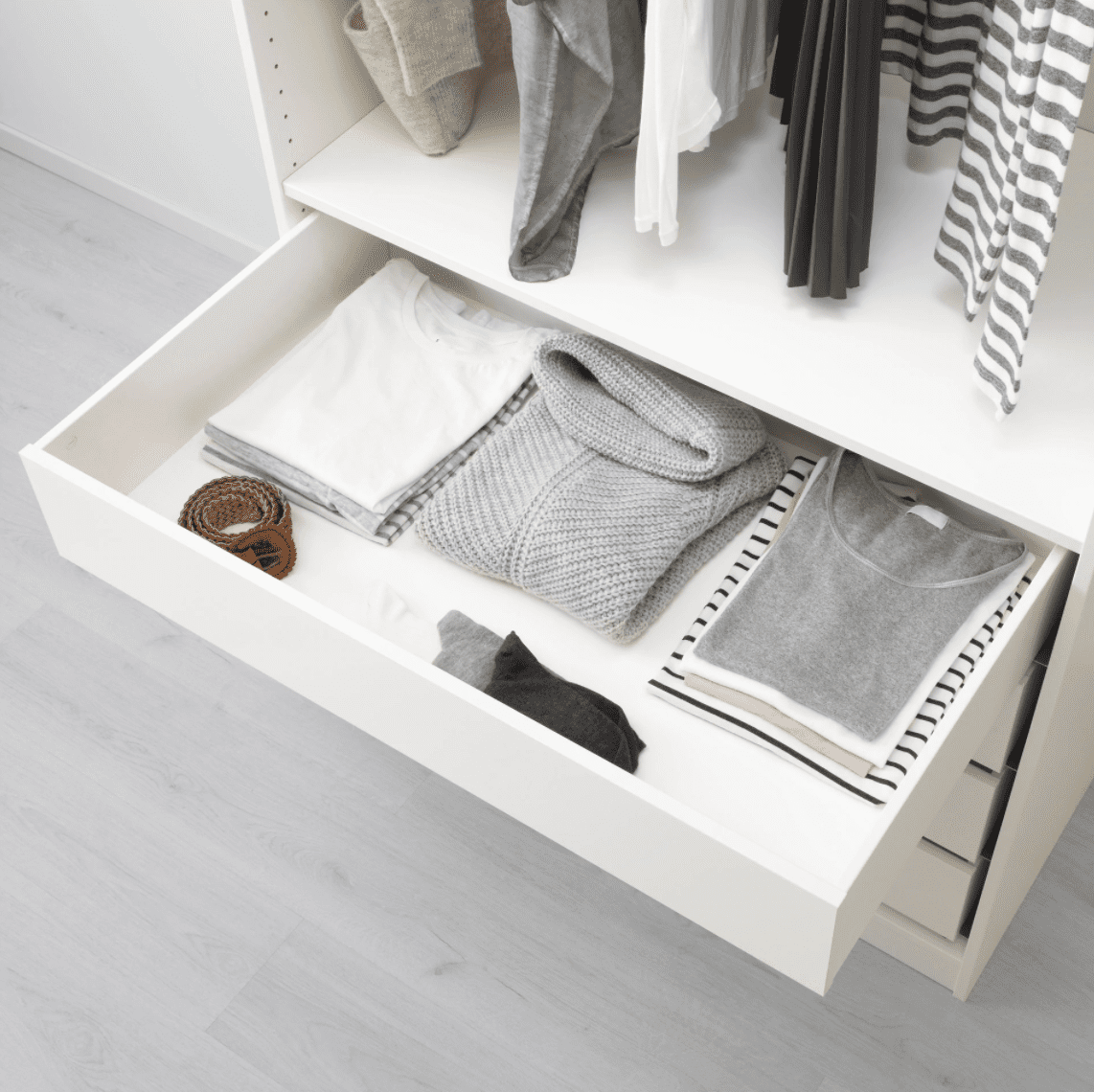 您可以在宜家购买的白色衣柜抽屉