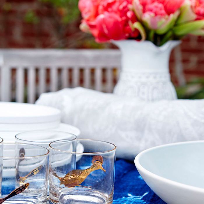 用靛蓝台布休闲户外表设置