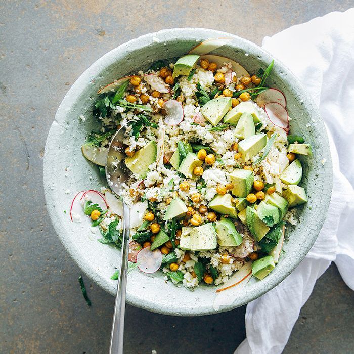 花椰菜和烤鹰嘴豆沙拉