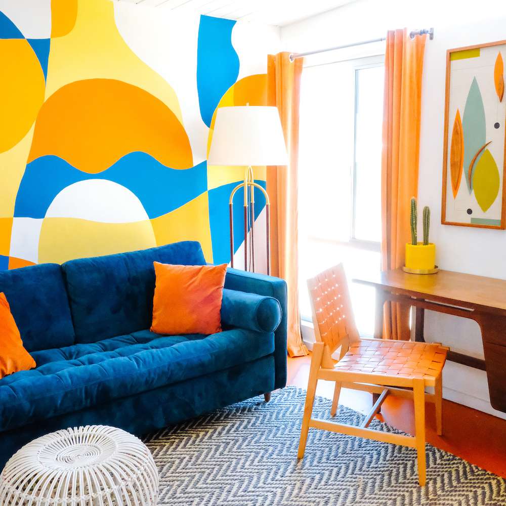 客厅里一幅醒目的壁画