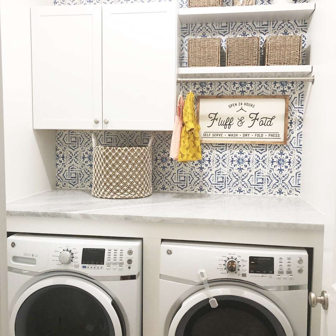 Laundry room with wallpaper