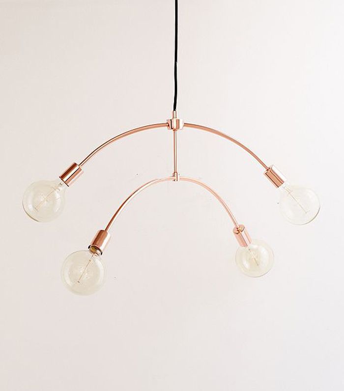 Freja的吊灯 - 在Urban Outfitters的铜均码”class=