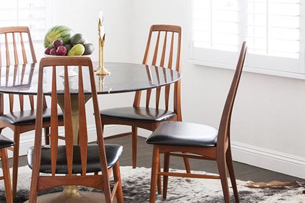 大理石桌面的餐桌