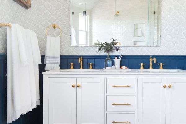 浴室配有V-Groove镶板