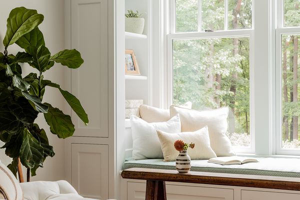 窗口座椅凳与储存