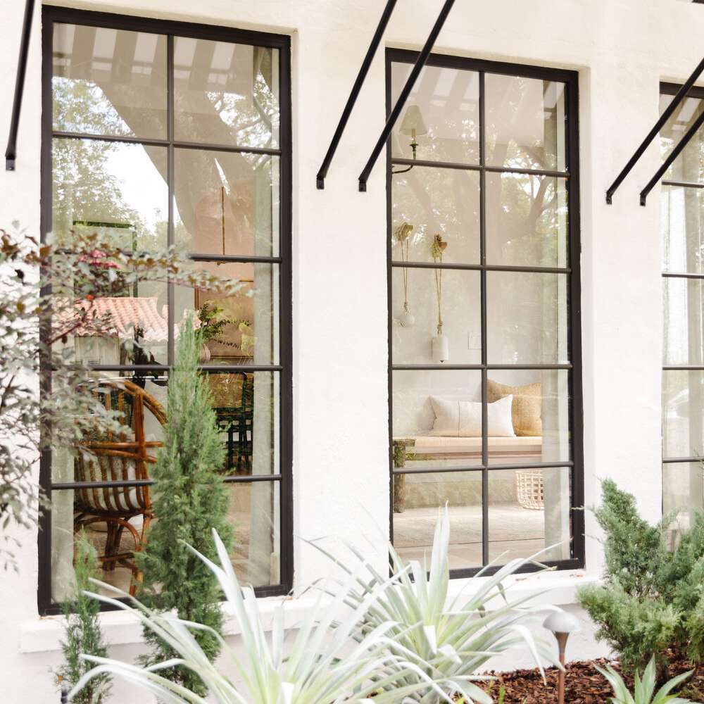 外观与沙漠风格景观。