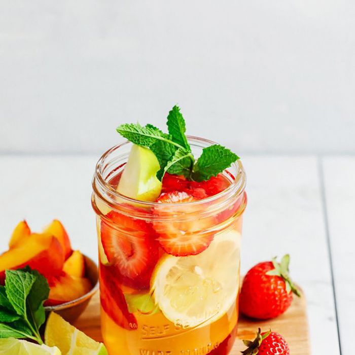 白色桑格利亚汽酒