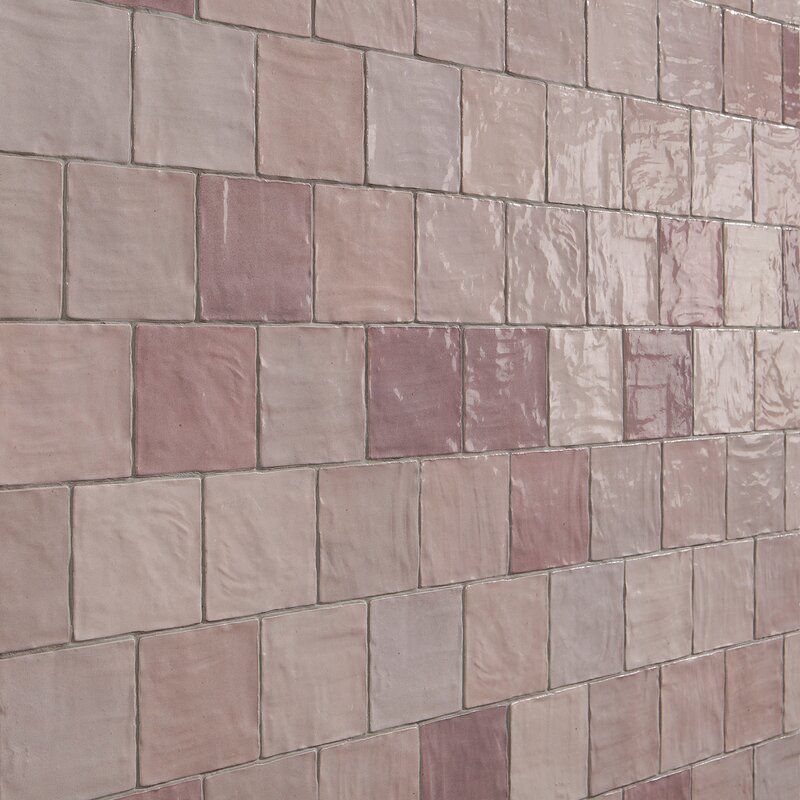 乡村粉红色后挡板瓦片，目前在Wayfair出售