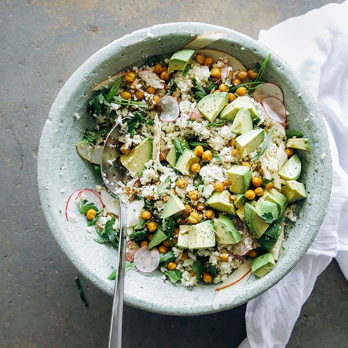 花椰菜米饭沙拉配烤鹰嘴豆