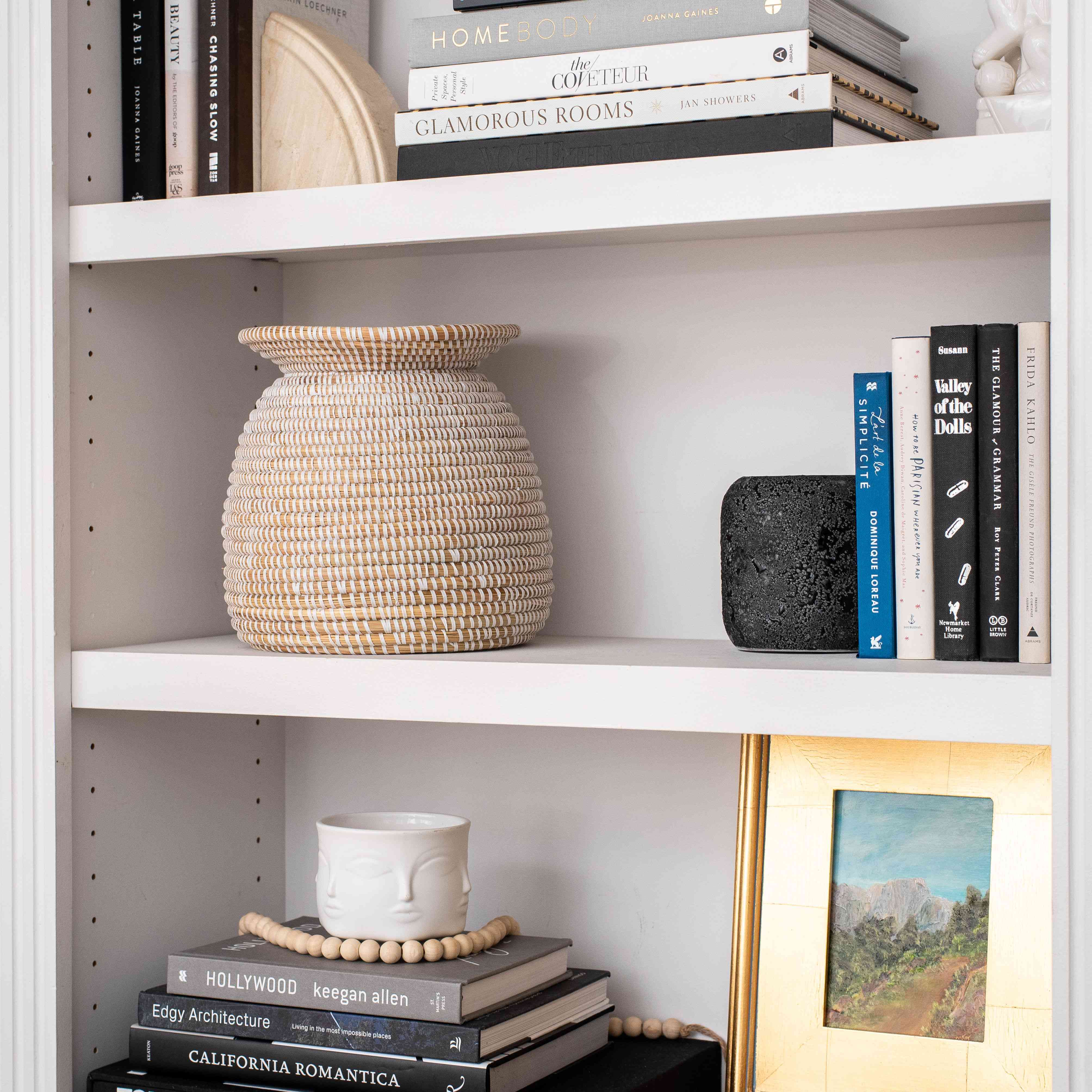 装饰的内置书架。