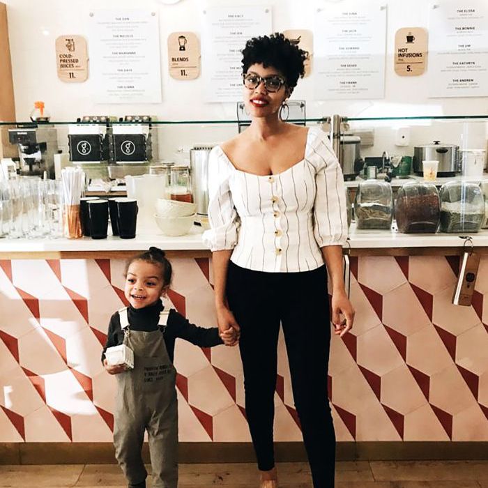 孩子晚上睡觉时