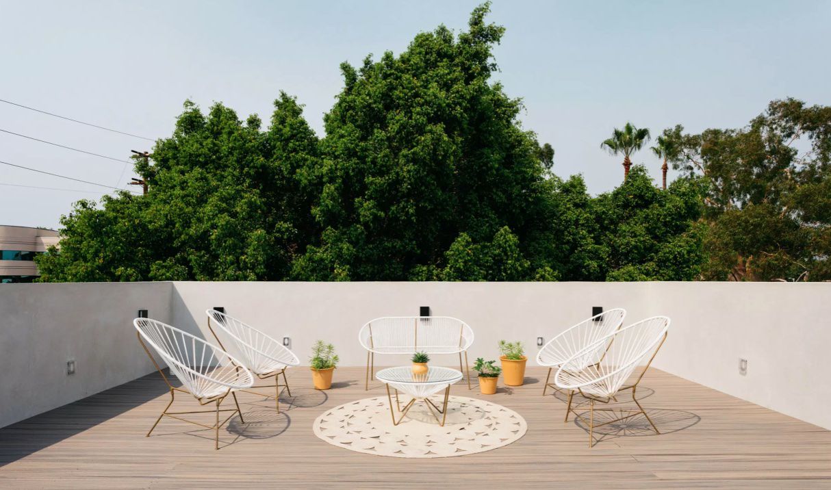 公寓露台与黄金口音