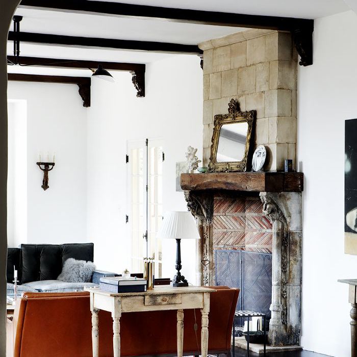 裸露的横梁，客厅