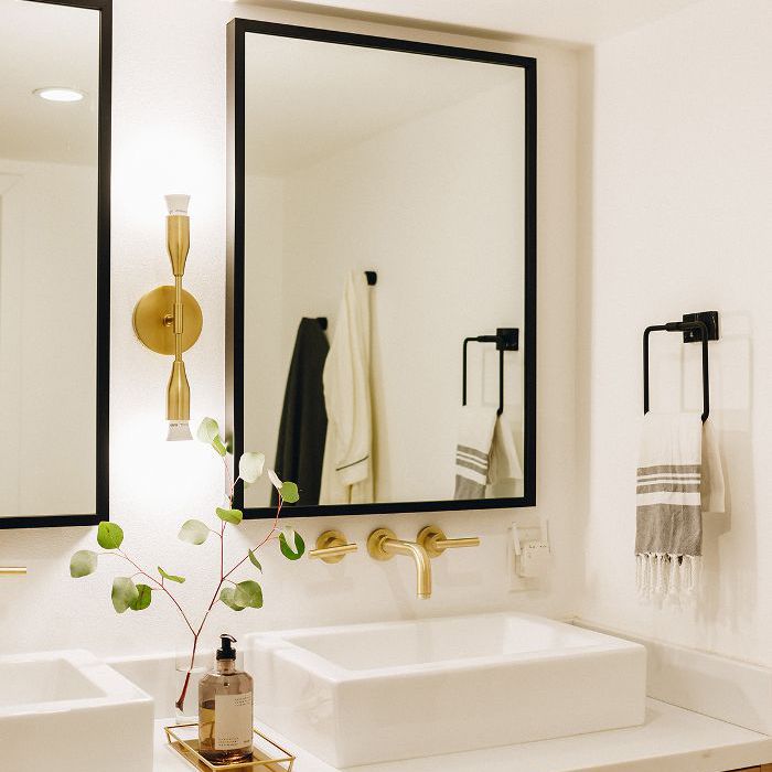 现代的浴室，Chriselle林“class=