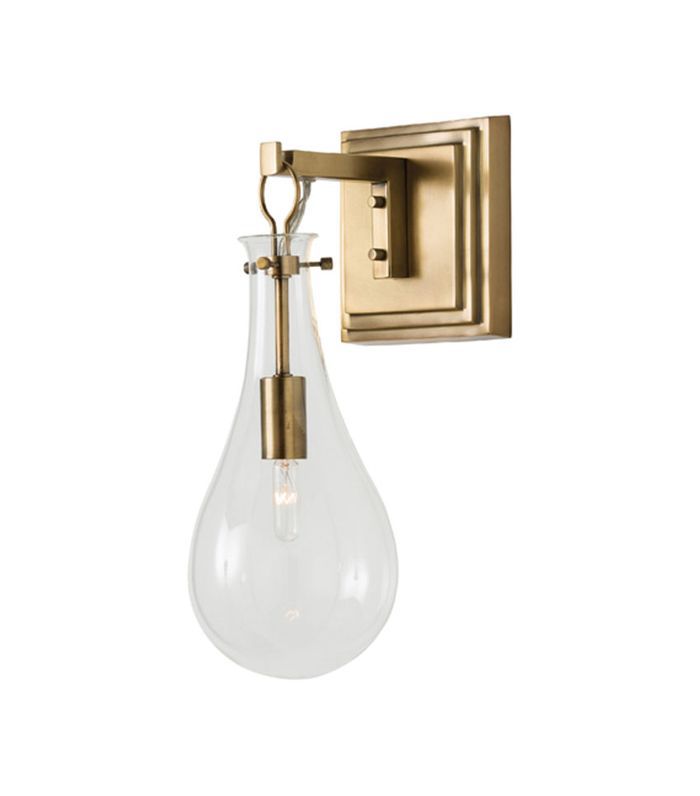 Lulu和Georgia Eberta穿着黄铜礼服