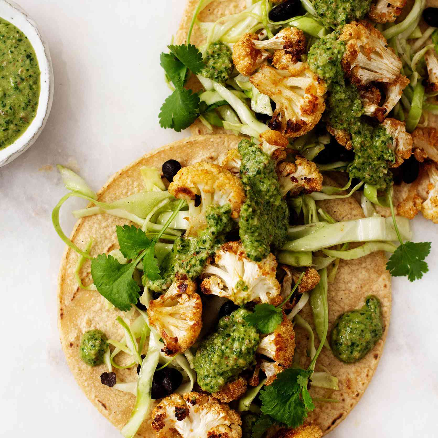 脆皮花椰菜Chimichurri炸玉米饼＂class=