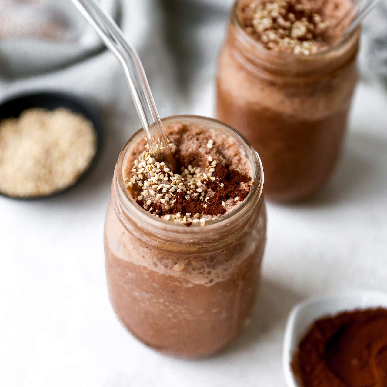 巧克力芝麻酱燕麦牛奶拿铁冰沙