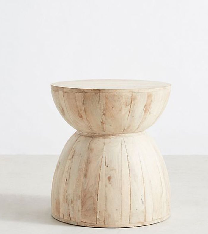 旁边的桌子，沙漏型的