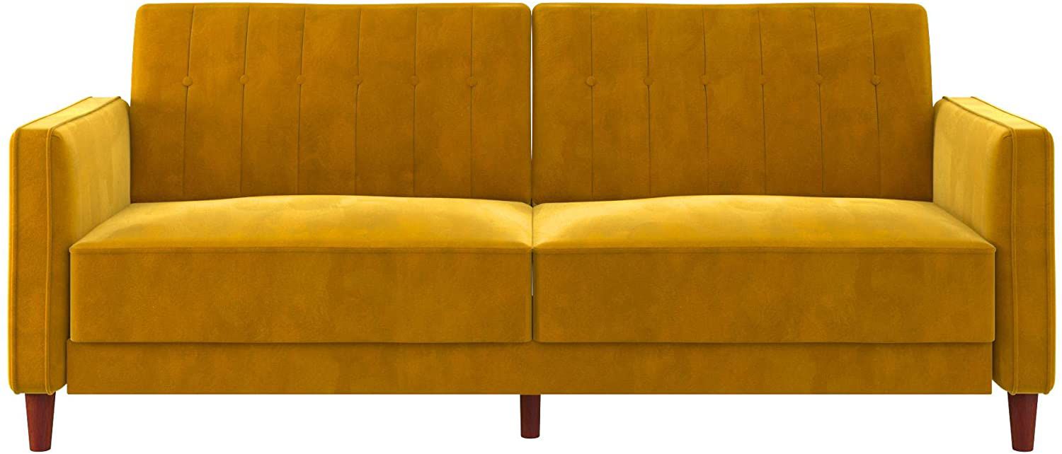 芥末velveet沙发上。