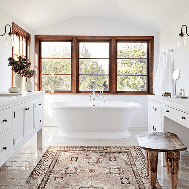 粉红色的地毯浴室