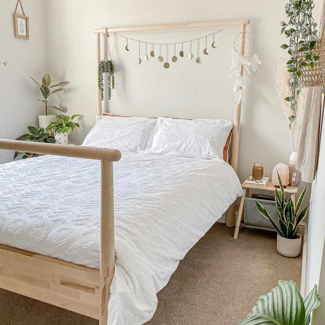 卧室有白色寝具