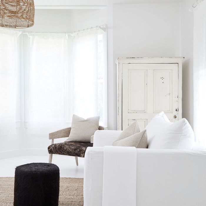 如何装饰床铺和早餐”class=