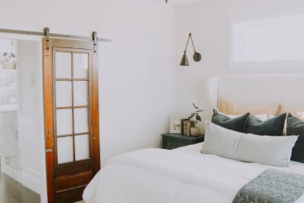 阿什利·韦伯内饰