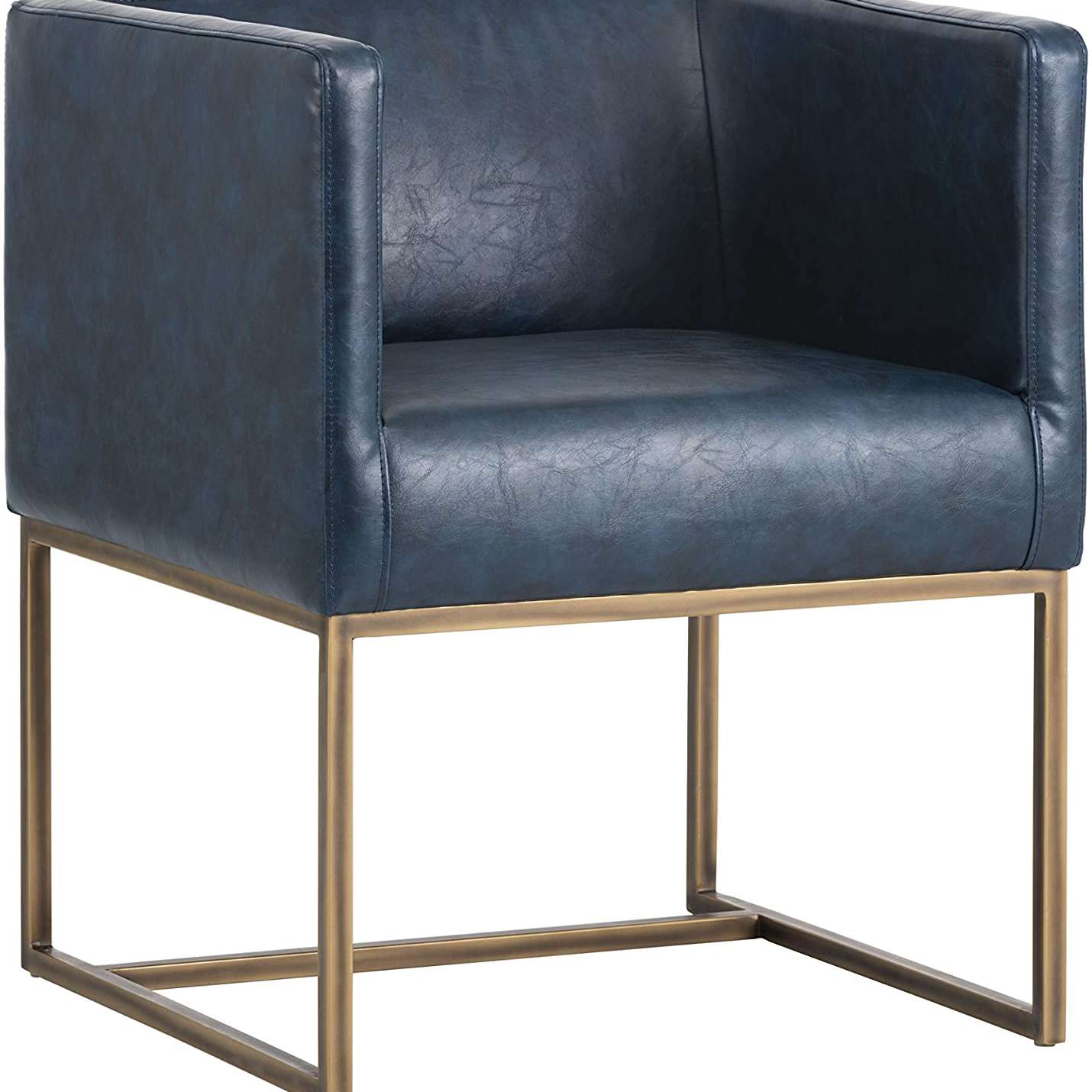 蓝色的皮椅上。