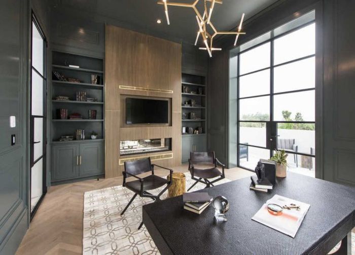 詹姆斯在加州的办公室