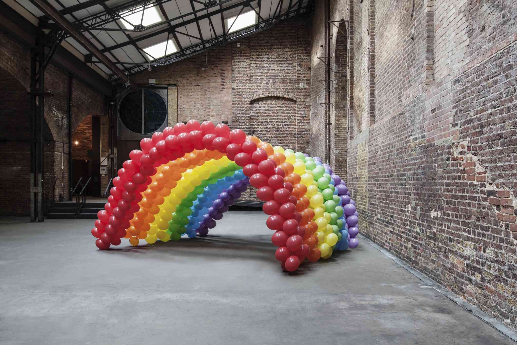 空仓库彩虹气球