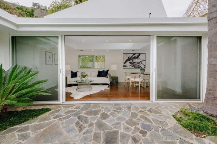 泰勒·斯威夫特贝弗利山庄的家 - 前门