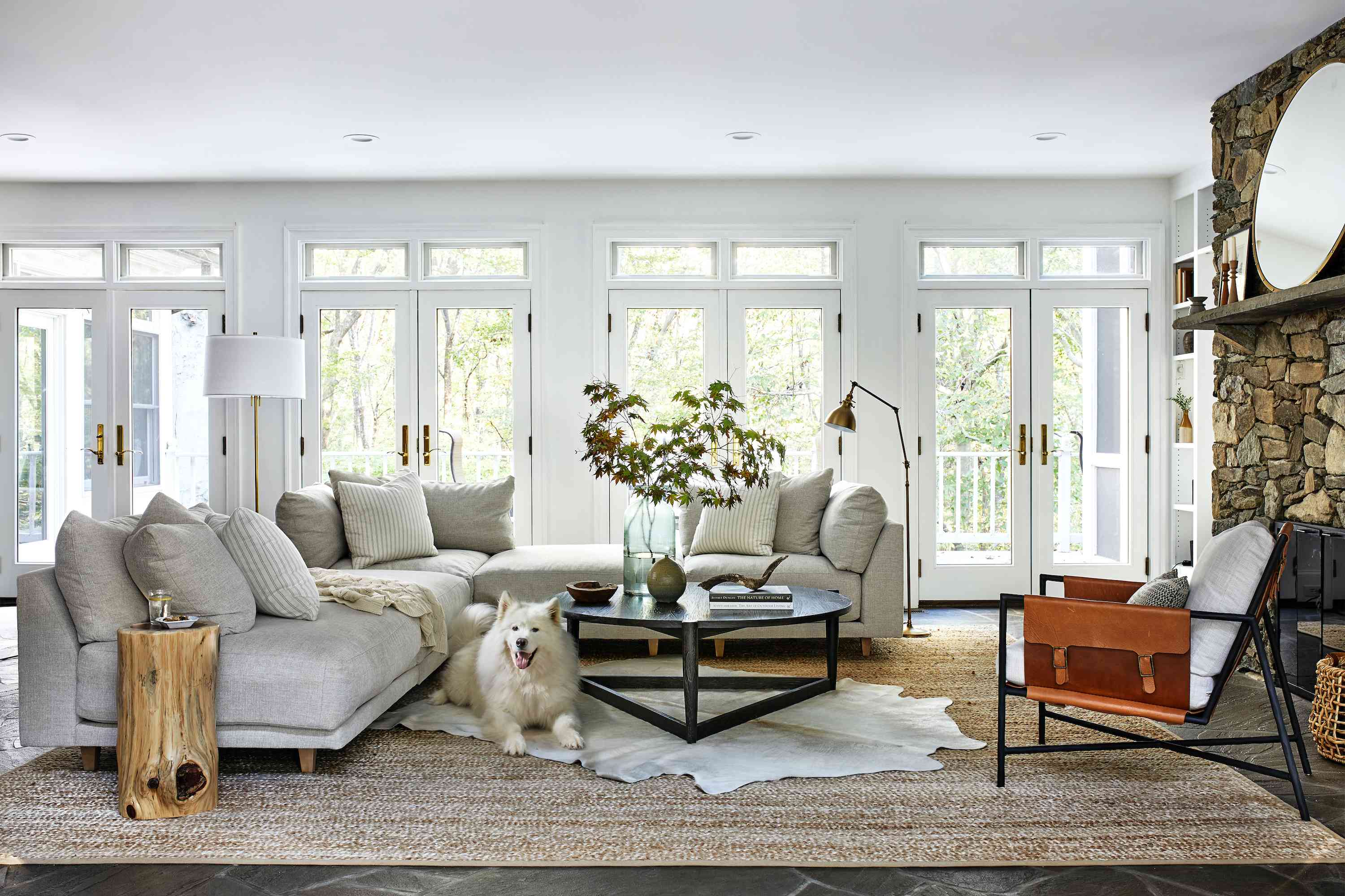 客厅里满是有质感的装饰品